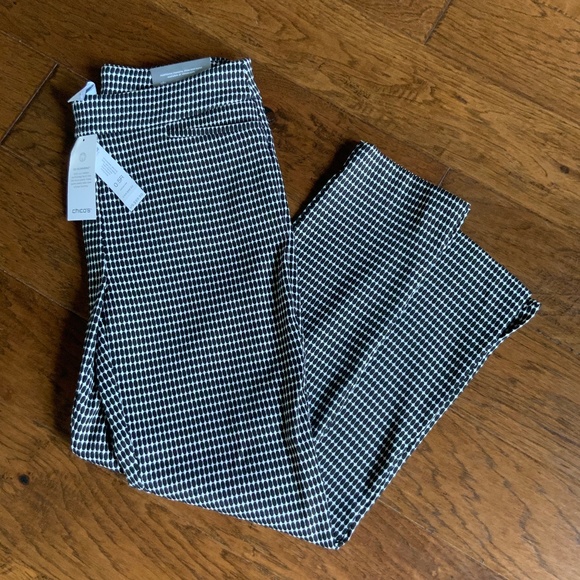 Chico’s so slimming pants - Picture 1 of 6